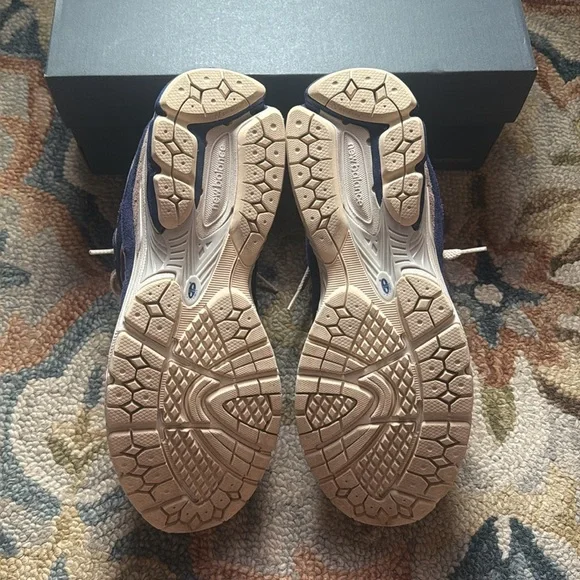 New Balance 2002R Running Sneakers Navy Cream - Picture 3 of 5